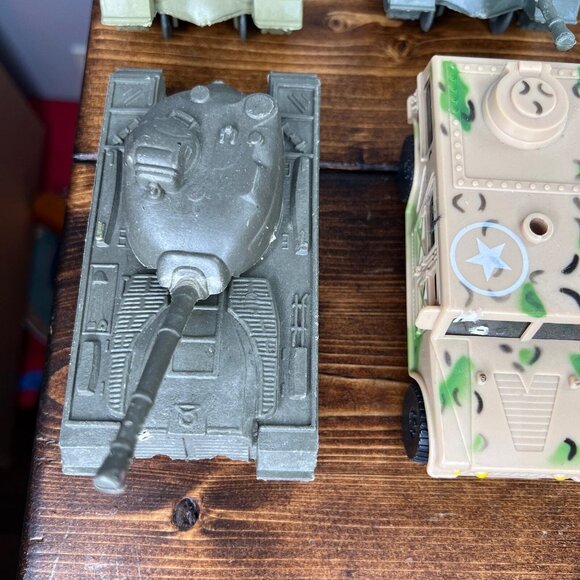 Lot of 9 Plastic toy military tanks and trucks Lanard Ja-Ru Toysmith DecoPac - Picture 3 of 9